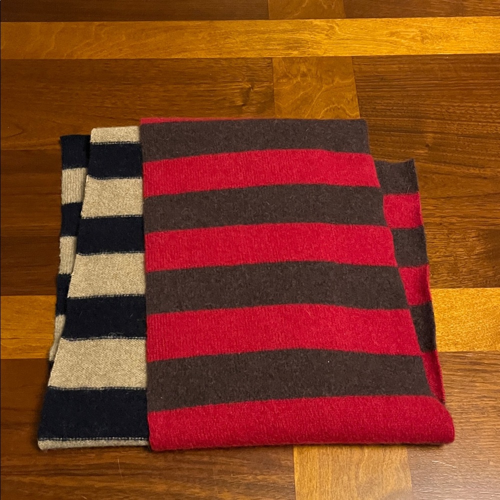 Barneys New York Striped Scarf in Beige, Navy & Red, new! Super soft - Picture 4 of 14